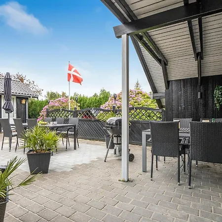 Amazing In Vggerlse With 4 Bedrooms And Wifi