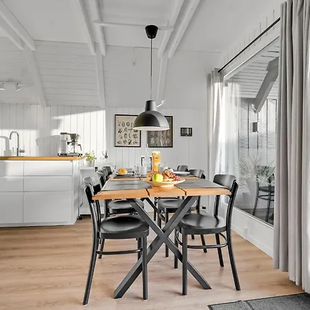 Amazing In Vggerlse With 4 Bedrooms And Wifi