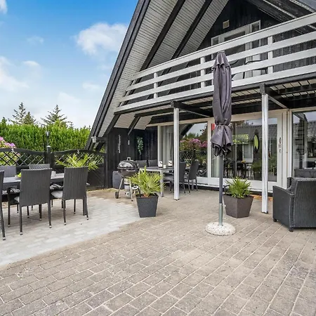 Amazing In Vggerlse With 4 Bedrooms And Wifi